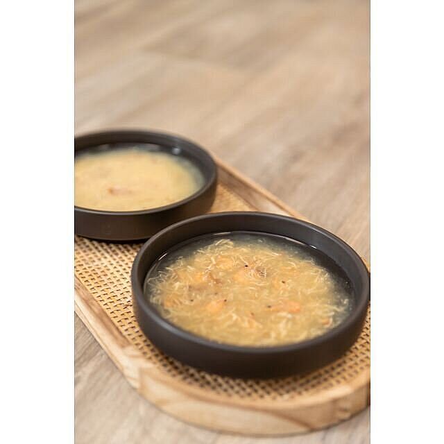 e3b10fcfc6289f638404d5bcf80650c9bbc8fec3 KITTIS Salmon Soup losos & kura - tekutá maškrta pre mačky, 80 g – Obrázok 1
